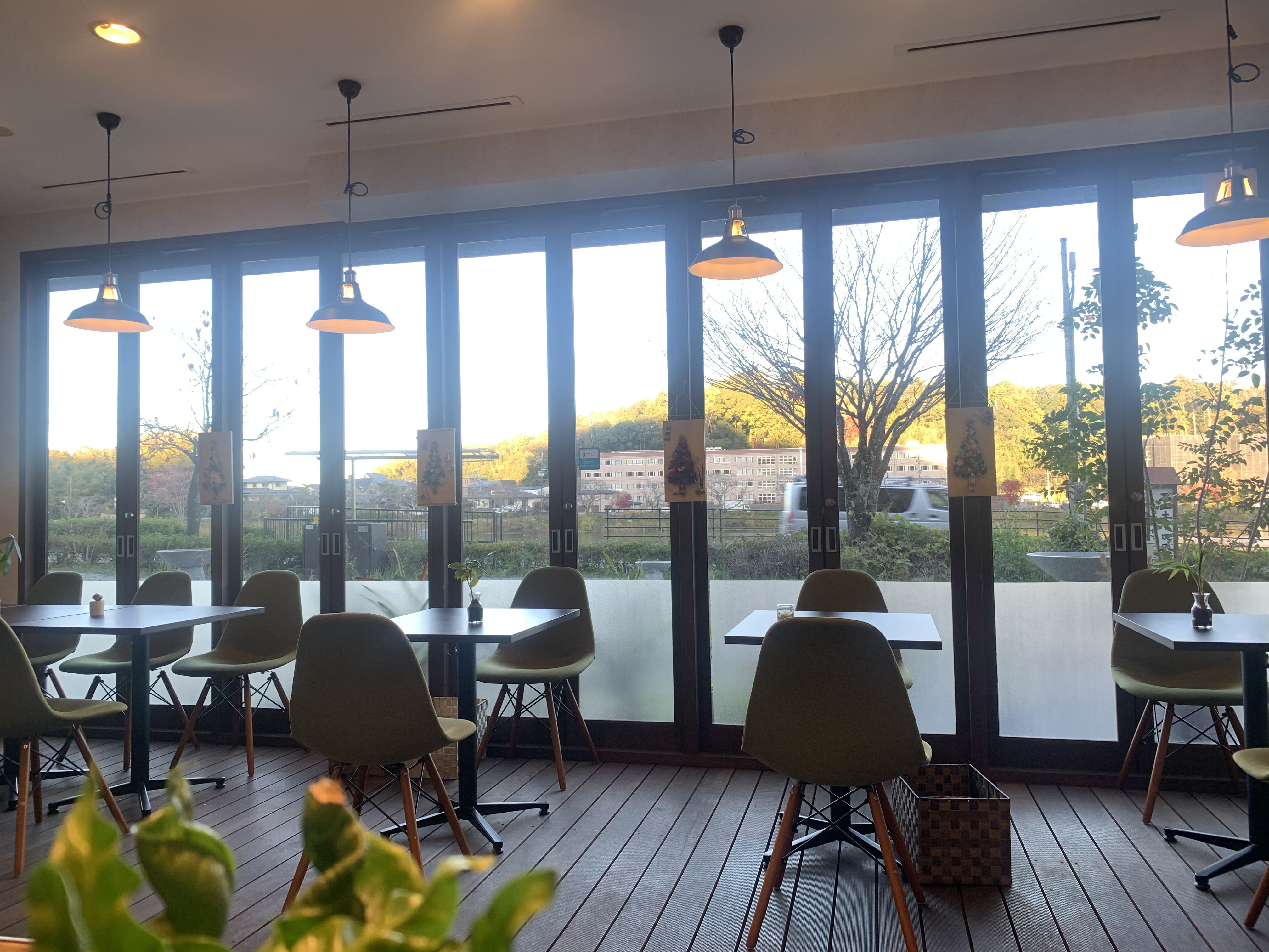 R’s HAPPY BAKE CAFE 